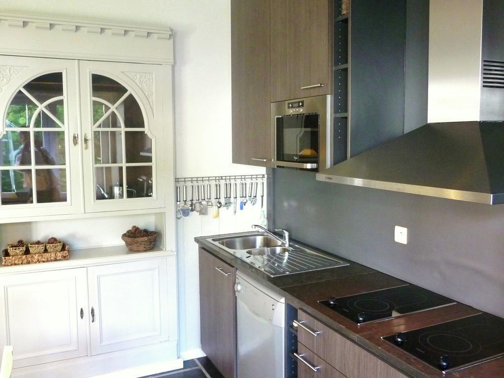 Modern Mansion In Hasti Re Par Del With Pool Βίλα Hastiere-par-dela Εξωτερικό φωτογραφία